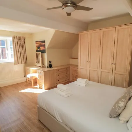 Lonsdale * סקארבורו