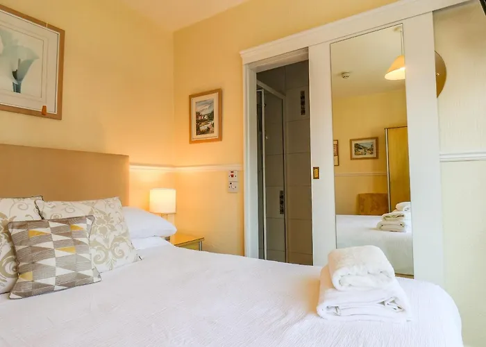 Lonsdale * Scarborough