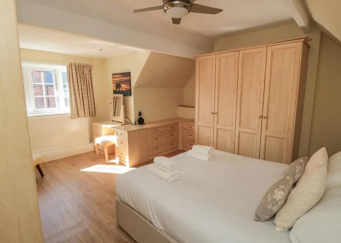 Lonsdale * Scarborough